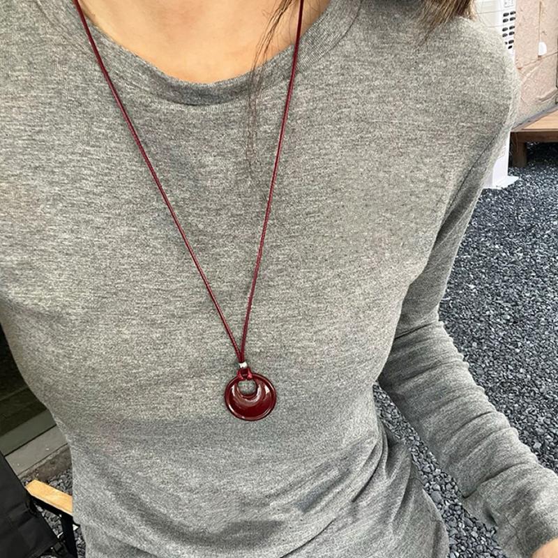 Korean Round Geometric Pendant Necklace for Women Luxury Silver Color Drop Black Rope Necklace Sweater Chain Jewelry Accessories