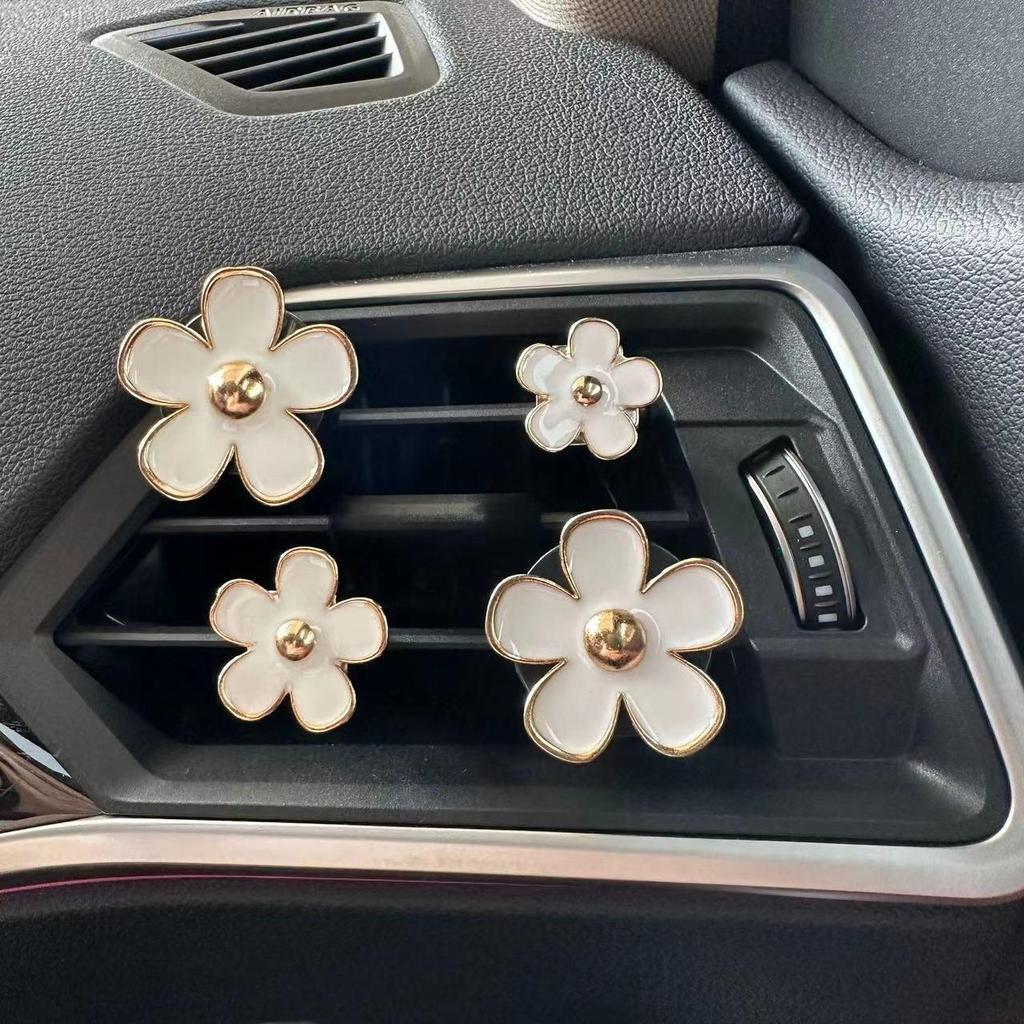 Daisy Chrysanthemum Car Air Vent Perfume Clip - Creative Aromatherapy Ornament