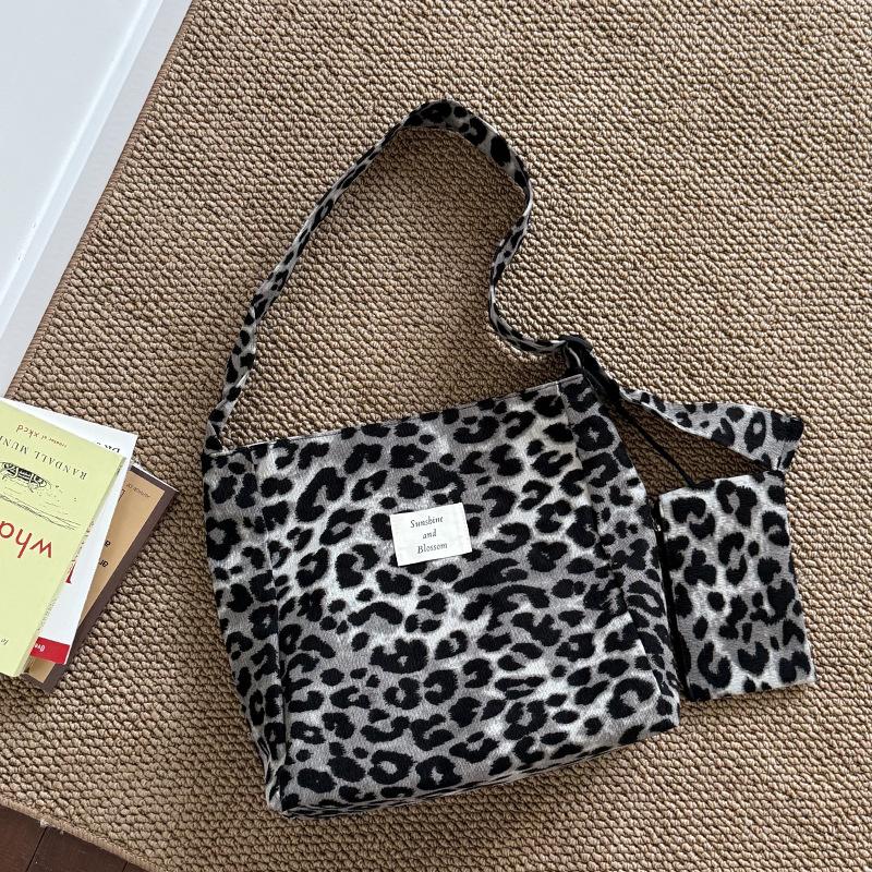 

Oversized Korean Style Shoulder Bags for Women Plaid Leopard Design Ladies Crossbody Bag Large Capacity Girls Tote Coin Purse леопардовый