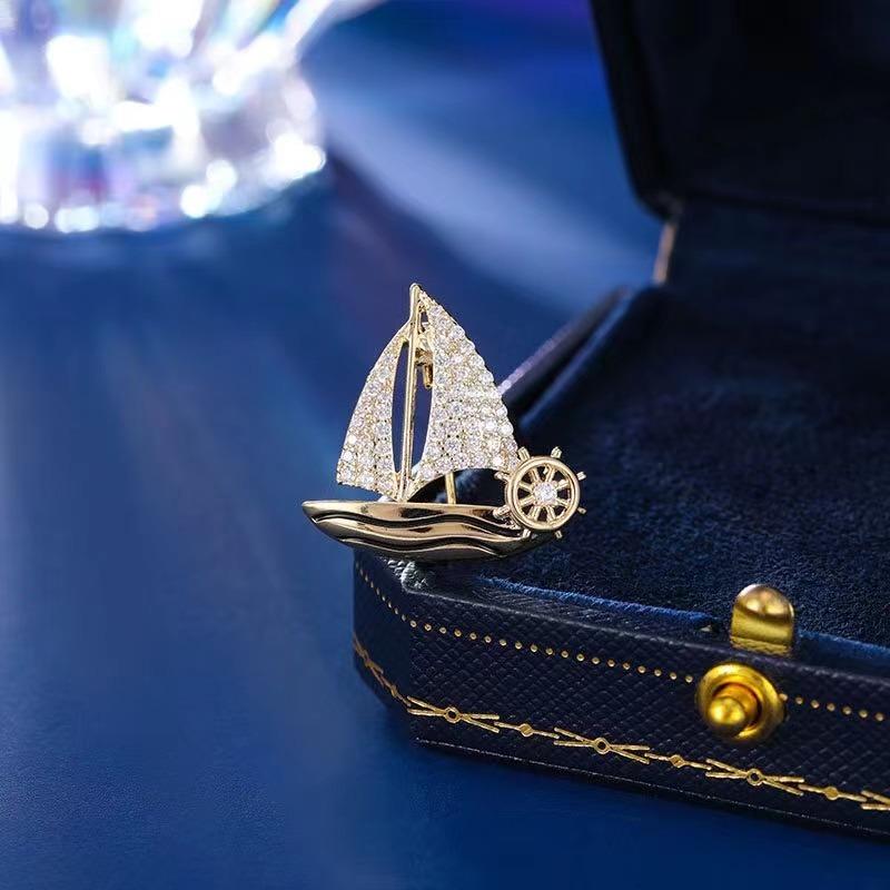 Exquisite Small Sailboat Brooch Pins for Women Men Unisex Rhineston Zircon Lapel Pins Successful Badge Party Suit Jewelry Gifts