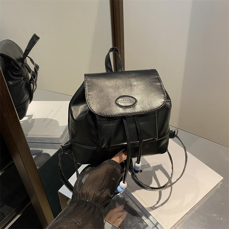 2025 new retro fashion solid color backpack women's bag winter leisure tide simple travel small backpack tide