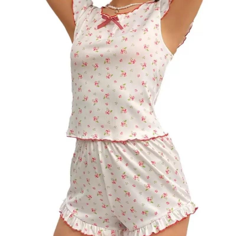 Women's Spring Floral Patchwork Pajama Set - Mushroom Hem Top & Shorts.
