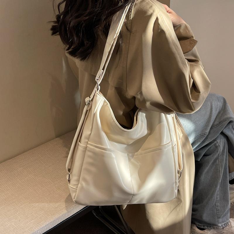

Popular fashionable women s shoulder bag large capacity leisure commuter tote bag European and American retro armpit bag