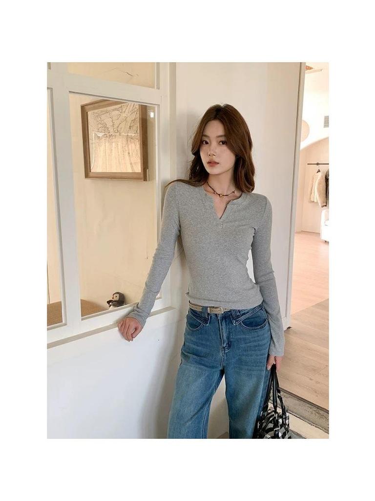 Women's Slim Fit 95% Cotton V-neck Long Sleeve Base Layer Top for Spring and Autumn