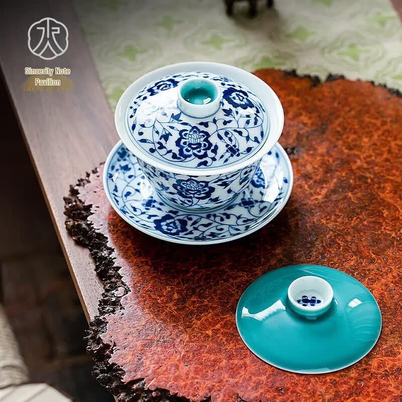 Jingdezhen Hand-Painted Blue & White Floral Gaiwan