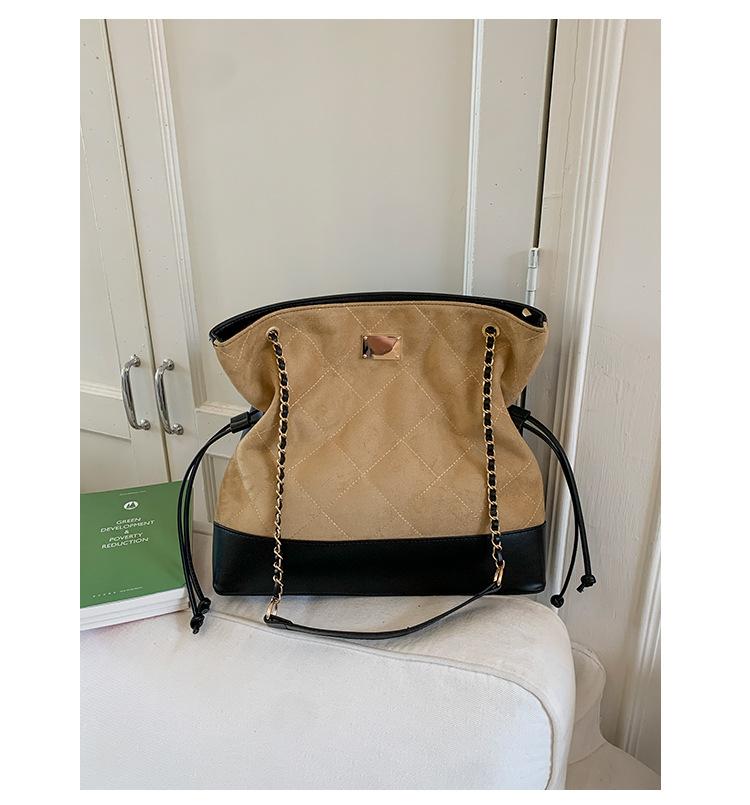 Сумка большой вместимости женская 2025 новая универсальная повседневная сумка-мессенджер на цепочке в корейском стиле, портативная сумка-ведро для поездок на работу