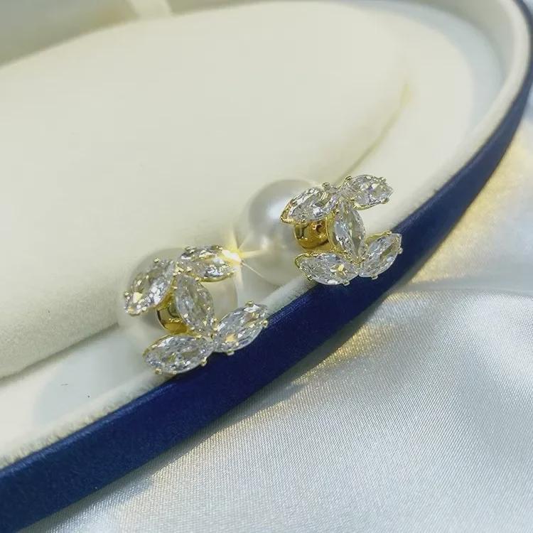 Brincos elegantes de pérolas de inverno: Estilo de fragrância pequena e chique com agulhas de prata de alta qualidade para mulheres