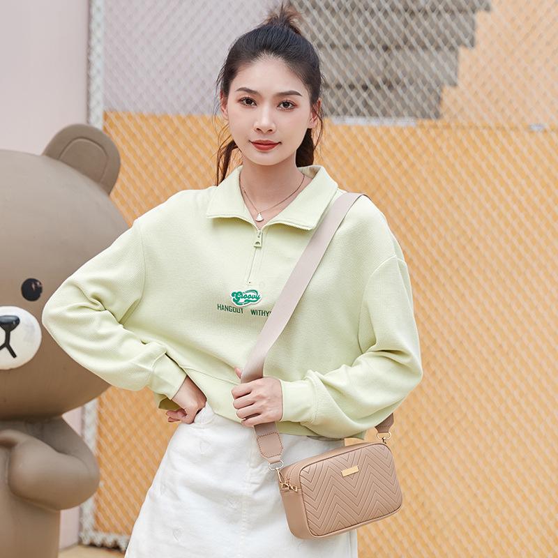 2023 Women's Embossed Wave Pattern Square Camera Shoulder Bag