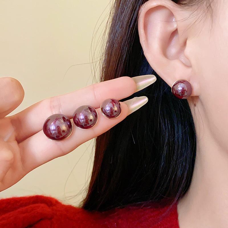 Retro Silver Needle Resin Round Earrings: Elegant, Versatile, Light Luxury Studs for Women