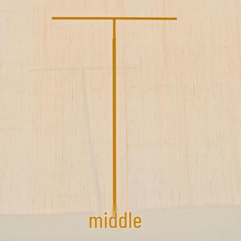 Arc de Nuntă Elegant din Fier Forjat cu Draperii din Voal pentru Ceremonii pe Gazon