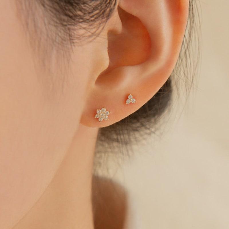 LUNNE 14k Flower 7 Cubic Earrings (14k Gold) A04