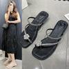 Französische Pantoletten mit dickem Absatz für Damen zum Tragen 2025 Sommer neue Mode Strass coole Pantoletten vielseitige Zehen Römersandalen