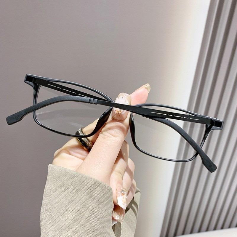 Blue Light Blocking Reading Glasses Men Women Ultralight TR90 Titanium Alloy Optical Frame Eyeglasses Square Eyewear