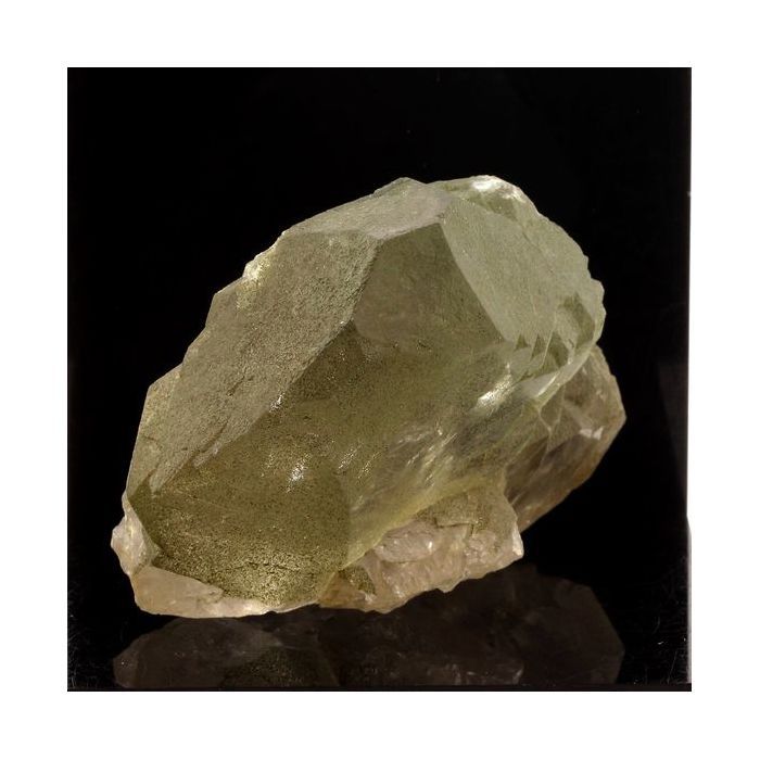 Pierres et Minéraux. Quartz Gwindel fumé. 1045.0 ct. Massif du Mont-Blanc, France..