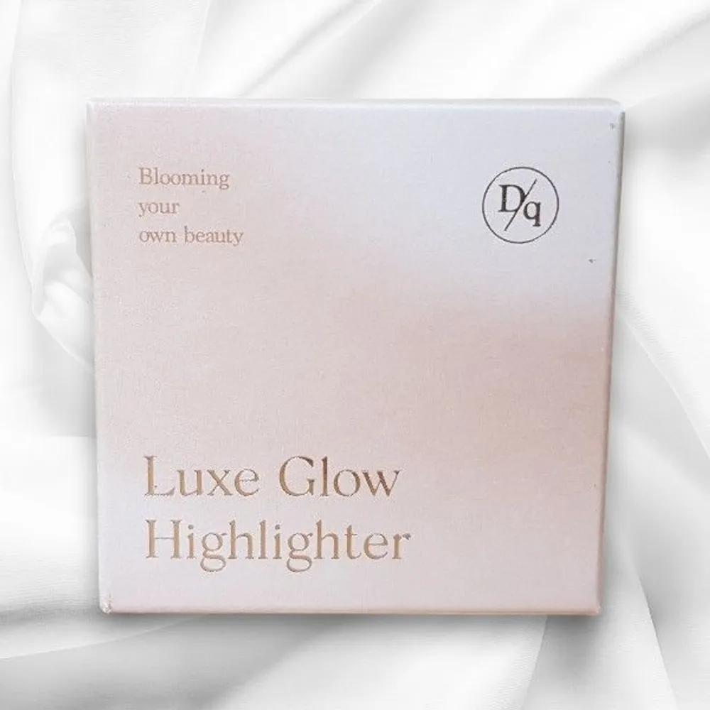 Выберите 1 хайлайтер DASIQUE Luxe Glow 01 Shine Beige