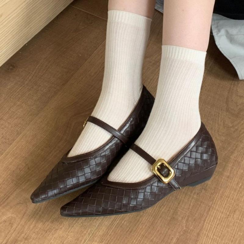 Retro flat-bottomed woven bag head slippers women's 2025 new spring large-size square head French Mary Jane heel-less single shoes