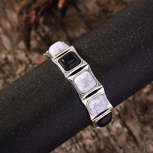 

Винтажный богемный браслет с зеленым камнем, женский браслет в этническом стиле, персонализированные геометрические квадратные украшения 22cm призрак белого