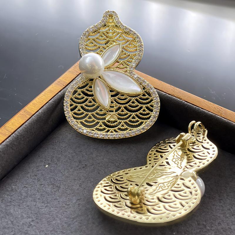 Natural Freshwater Pearl Gourd Brooch - Chinese-Style Hollow Artistic Retro Accessory