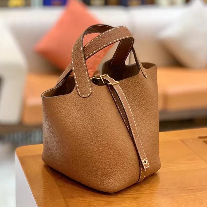 Bolso de Cubo para Mujer de Cuero Importado de Piel de Vaca Cosido a Mano con Grano Lichi