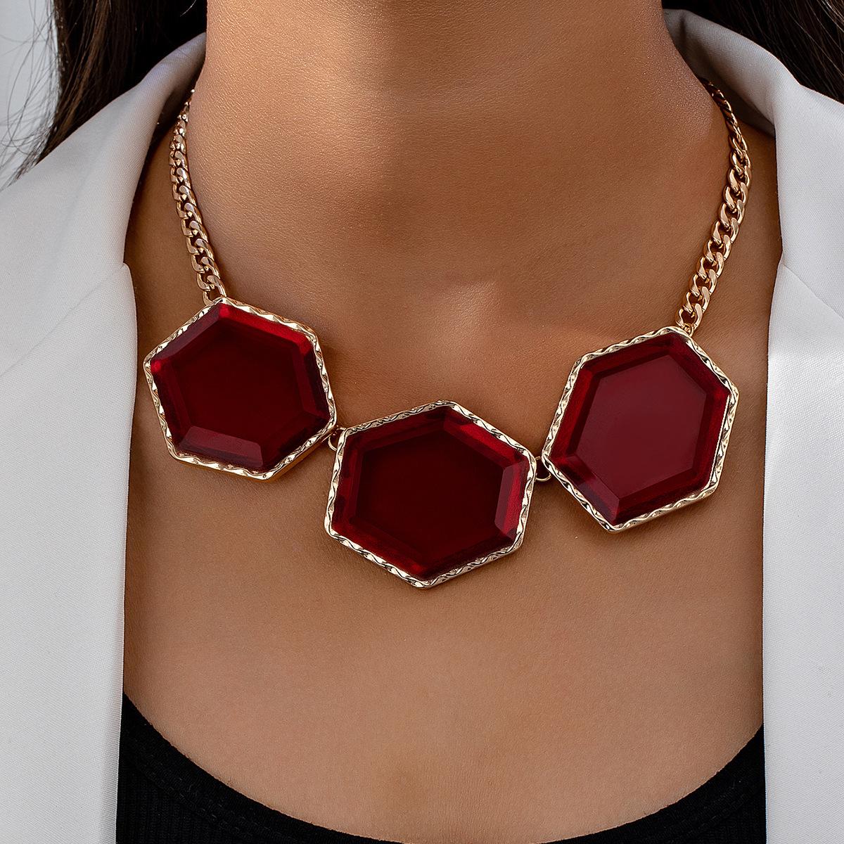 Elegant Geometric Resin Choker Necklace for Women кларет