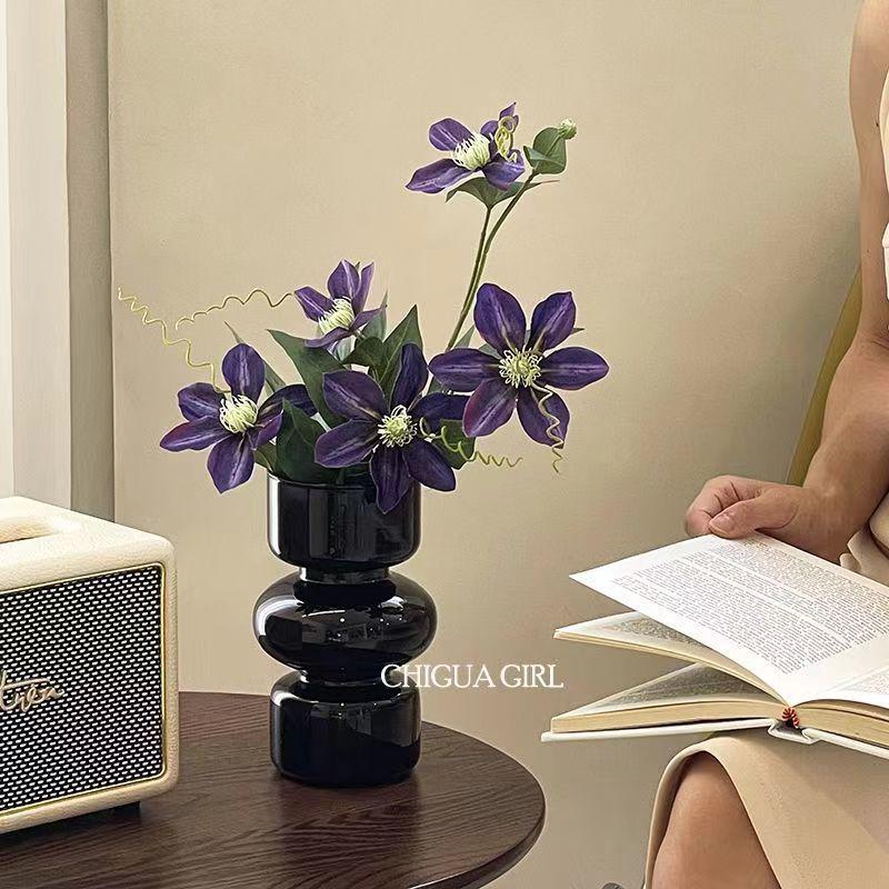 Chinese Red Retro Ceramic-Style Plastic Vase for Living Room or Dining Table Flower Arrangements