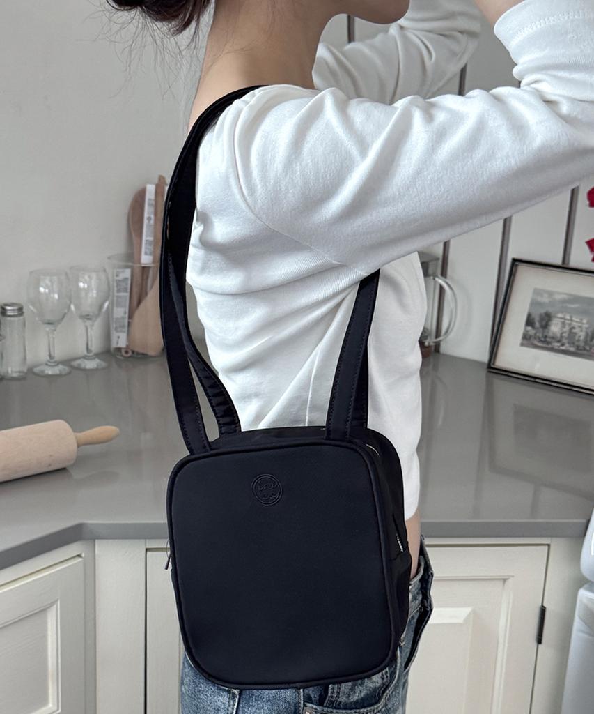 Iroco Bread Nylon Square Bag_Black