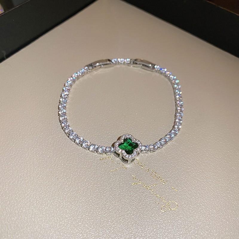 Gold-Plated Zircon Sun & Heart Bracelet: Stylish, Versatile, Elegant Light Luxury Jewelry for Women.
