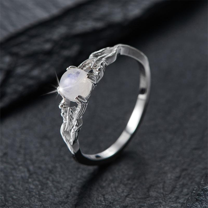 Wish sterling silver lace round moonstone ring simple light luxury ring no. 6 серебряный