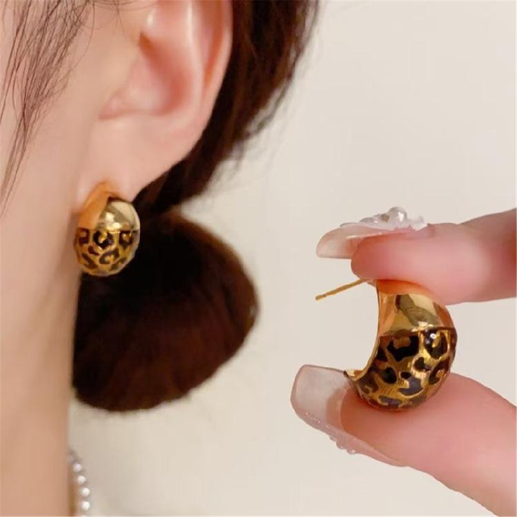 Moderne C-förmige Ohrringe mit Leopardenmuster, bequemer, leichter Schmuck aus Legierung, perfekt für lässige oder formelle Styles