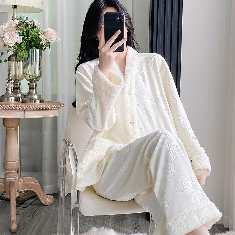 2025 Women's High-End Velvet Pajamas: Long Sleeve, Thick Double-Sided Fleece, Autumn/Winter, Little Fragrant Style.