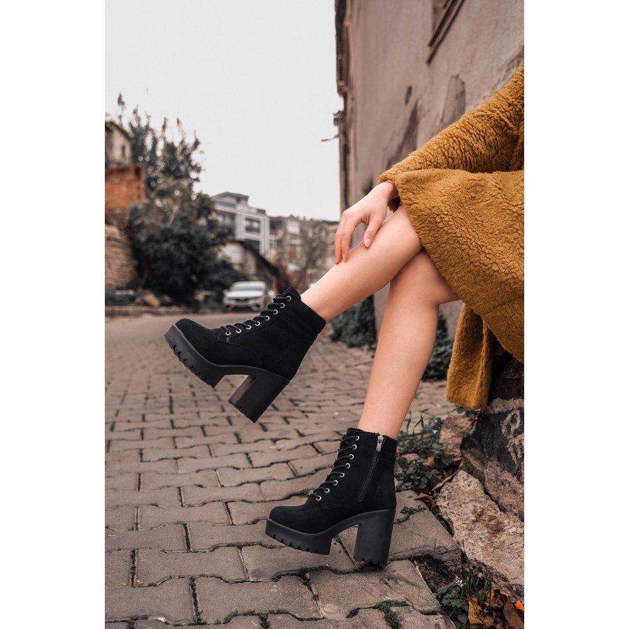 

Женские стильные замшевые ботинки на платформе и каблуке