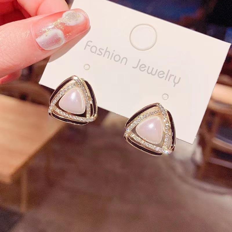 Hyperbole Triangle Imitation Pearl Crystal Black Enamel Stud Earring for Woman New Geometric Sweet Brincos Jewelry Orejeras Gift