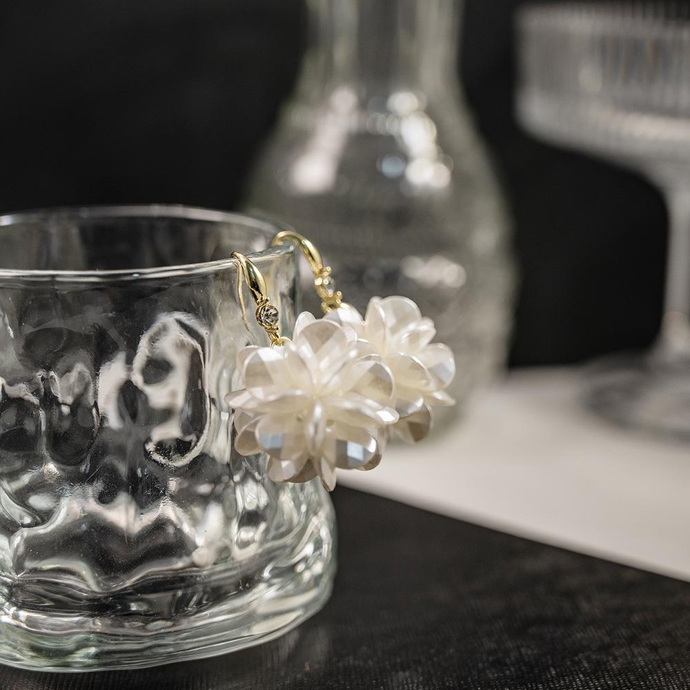 Super Fairy Gentle Mori White Flower Ball Earrings, Small Fresh And Gentle Temperament Pearl Flower Earrings