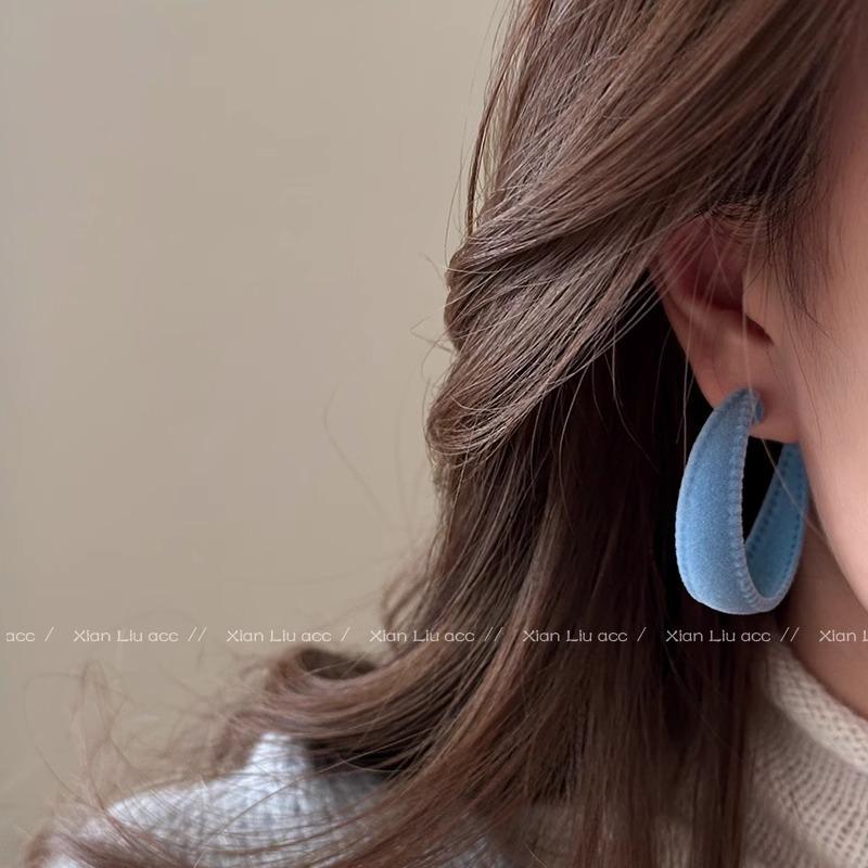 Face-sized Earrings, Autumn and Winter Flocking Ring Earrings, Women's New Popular Stud Earrings, Niche Hong Kong Style Earrings