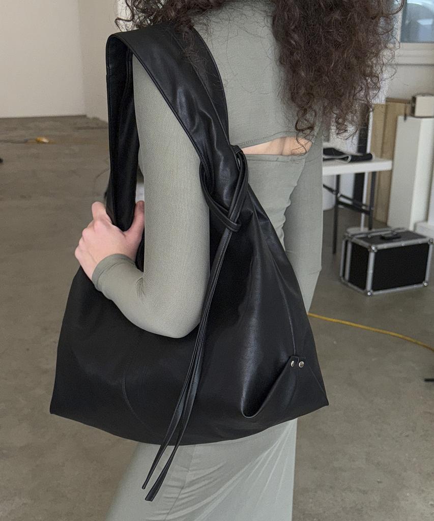 Picea Slouch Bag [Crinkle Black]