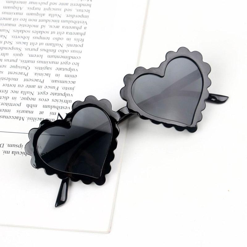 Classic Girls Boys Sunglasses Kids Cute Heart Sunglasses Children Summer Outdoor Lovely Personality Street Shooting Sunglasses