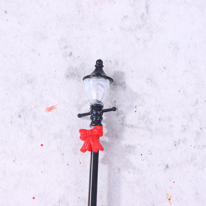 2/12 Stück Puppenhaus Mini Weihnachtsstraßenlaternen Gartenstraßenlaternen Simulationsmodell Miniaturen Lichter Ornamente Heimdeko