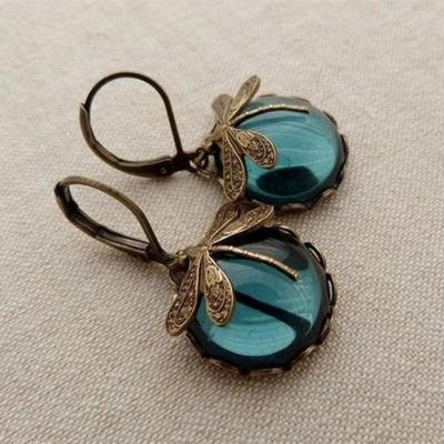 Alloy Dragonfly Pattern Earrings, Fashionable Retro Exquisite Inlaid Acrylic Earrings.