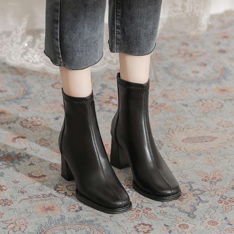 Stiefel mit grobem Absatz für Damen, Herbst und Winter 2025, neues Internet-Berühmtheits-Explosionsmodell, vielseitig, schlicht, eckige Spitze, hoher Absatz, dünn, elastisch, kurzer Stiefel