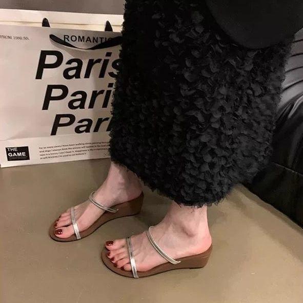 Fashion Female Shoes Womens Slippers Outdoor Heeled Mules Cross-Tied On A Wedge Luxury Slides 2025 High Summer Designer Scandals
