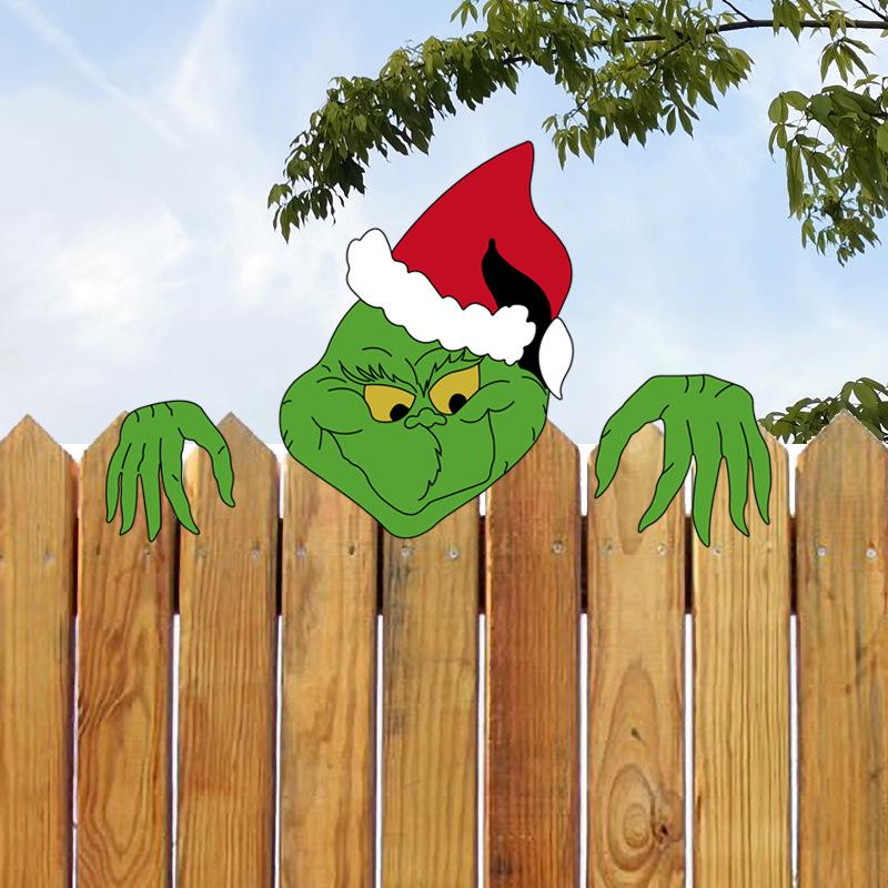 Grenzüberschreitende Weihnachtsdekoration mit Rentieren und Weihnachtsmann, Elch lugt aus dem Zaun