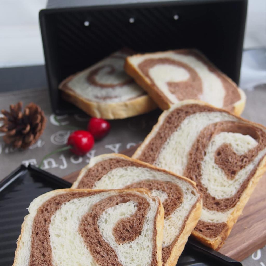 CHEFMADE Bread Pan with Lid, Ripple Shape, Bakeware, Non-Stick Bread Case, 21.1*12.1*11.1cm