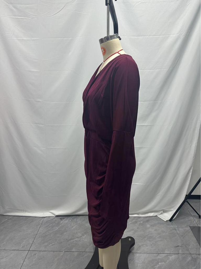 2025 Socialite Autumn Pleated V-Neck Bodycon Dress: Waist-Cinching One-Step Skirt Women's Clothing