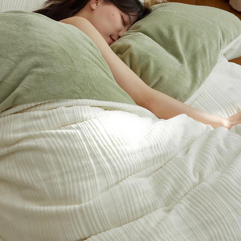 OEING Thickened Carved Milk Velvet Four-Piece Bedding Set