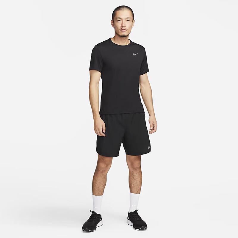 Nike Men's DV9316 Short Sleeve T-Shirt