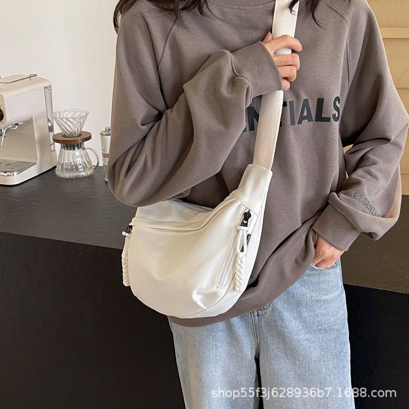 Korean Version of Simple Commuter Small Bag Shoulder Bag Women's 2024 New Casual Dumpling Bag College Student Versatile Messenger Bag