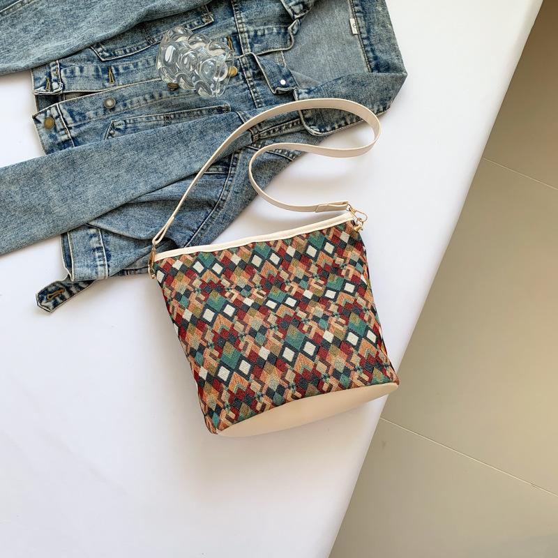 

Повсякденна сумка для поїздок із нішевим дизайном. Європейська та американська ретро сумка на плечі. Проста жіноча сумка. Сумка під пахвами. червоний