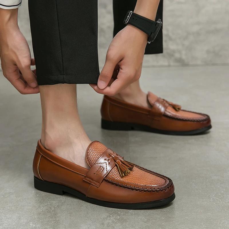 2024 High Quality Brand Men's Leather Casual Shoes Tassel Design Loafers Retro Brown Men's Driving Shoes Commuting Anti Slip