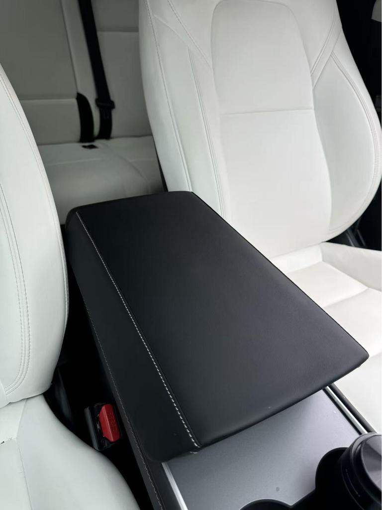 Tesla Model Y/3 Armrest Cover: Scratch-Resistant Original Leather Protective Cover.