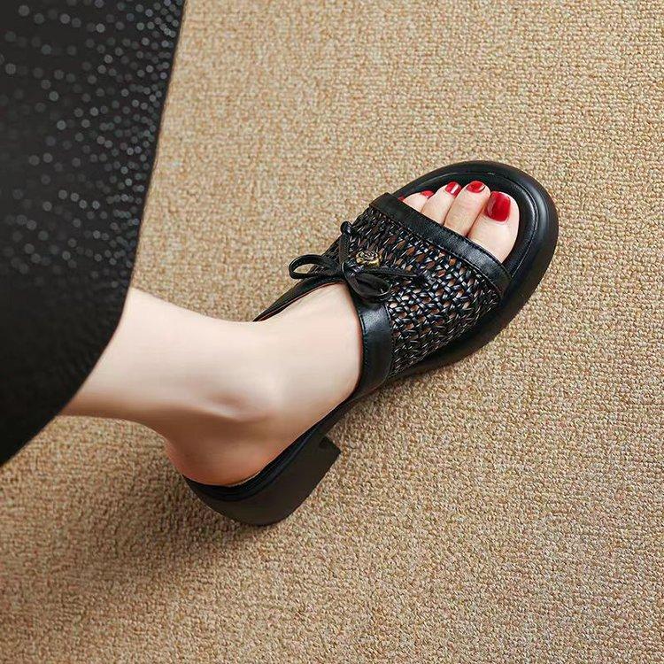

College style woven hollow thick bottom thick heel open toe cool slippers women s versatile round head bow outside wear half drag summer 40 чёрный